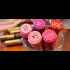 Set of SeneGence glosses.